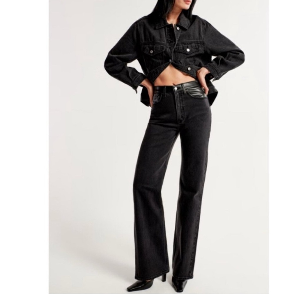 Abercrombie & Fitch Women's High Rise Relaxed Black Jeans